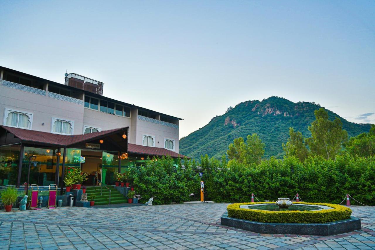 Bamboo Saa Resort & Spa - Удайпур Екстериор снимка